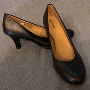 Cute, simple, black heels